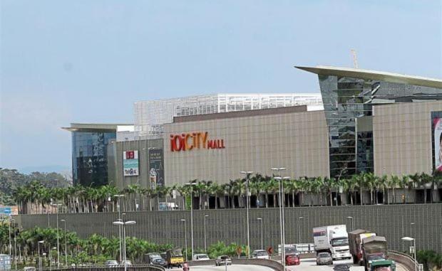 Conezion Residence Putrajaya Nearby Ioi City Mall Екстер'єр фото