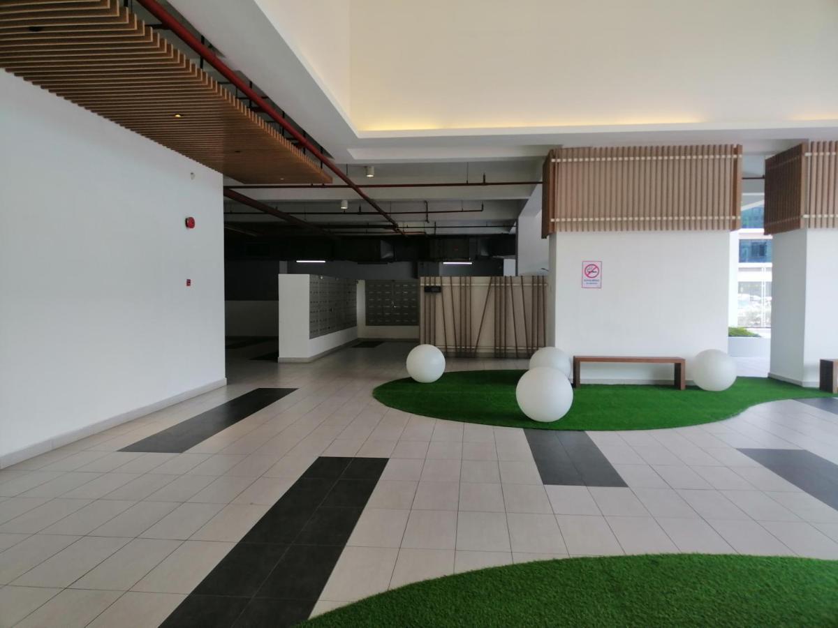 Conezion Residence Putrajaya Nearby Ioi City Mall Екстер'єр фото